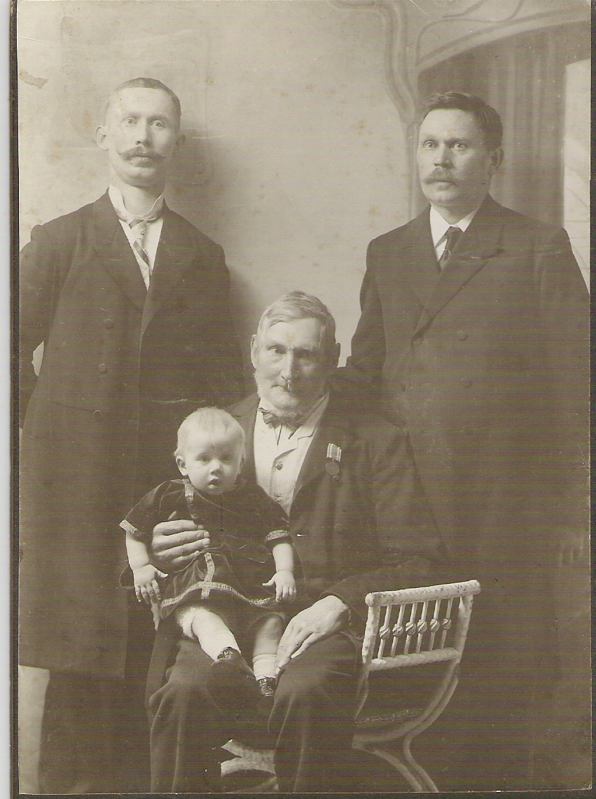 4 generationer af familien Petersen